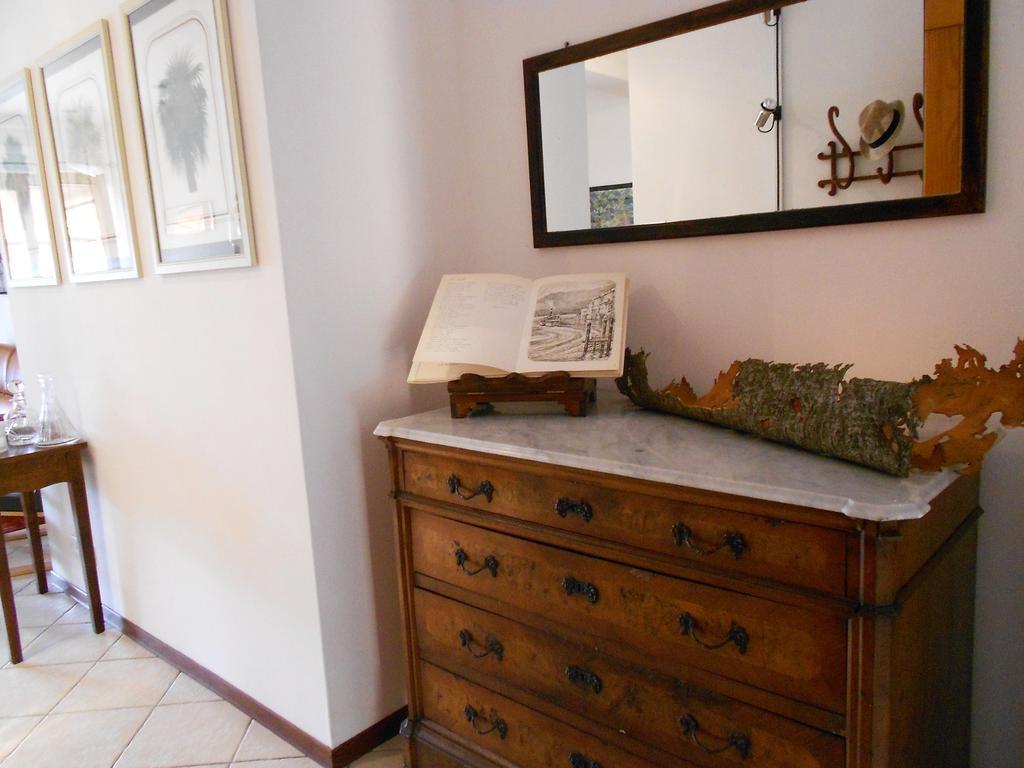 チェルノッビオ La Collina D'Oroヴィラ 部屋 写真