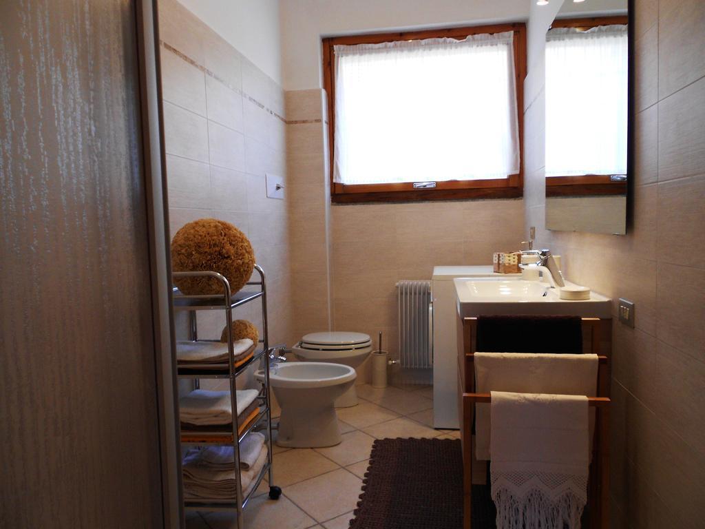 チェルノッビオ La Collina D'Oroヴィラ 部屋 写真